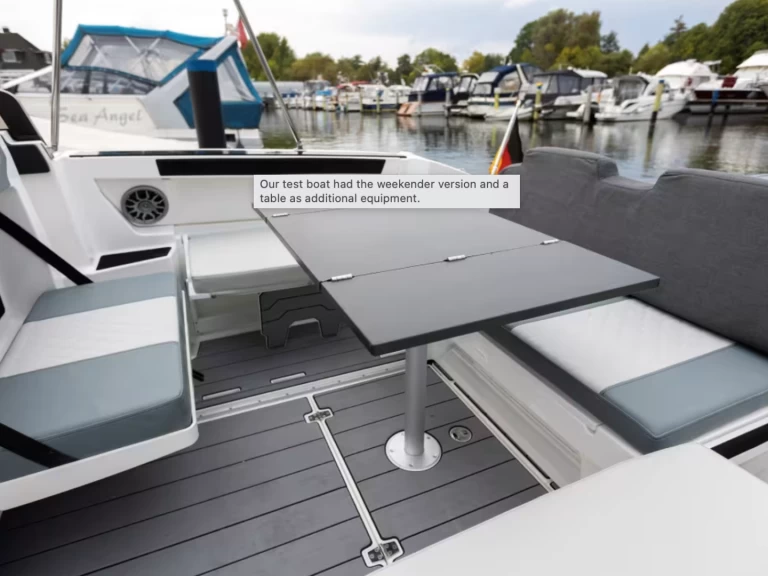 Hire Motorboat Karnic with a boat licence