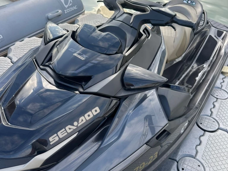 Hire Jet ski Sea-Doo with a boat licence