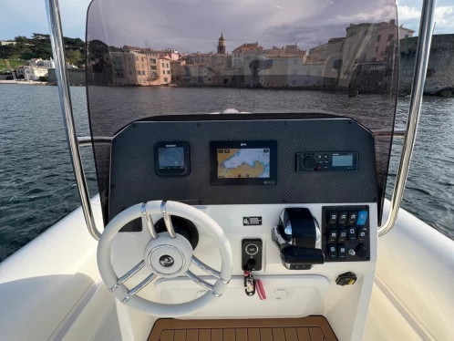 Yacht hire Cogolin cheap NJ 700 XL