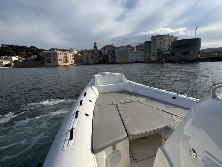 RIB hire in Cogolin - Nuova Jolly NJ 700 XL