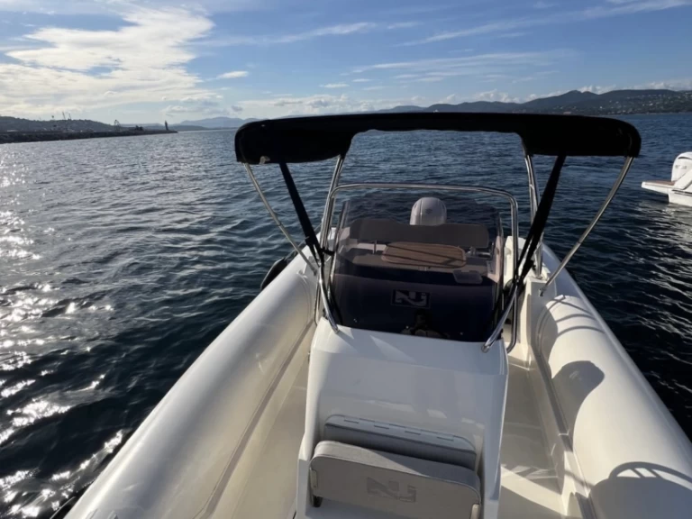 Charter a Nuova Jolly NJ 700 XL in Cogolin on Samboat