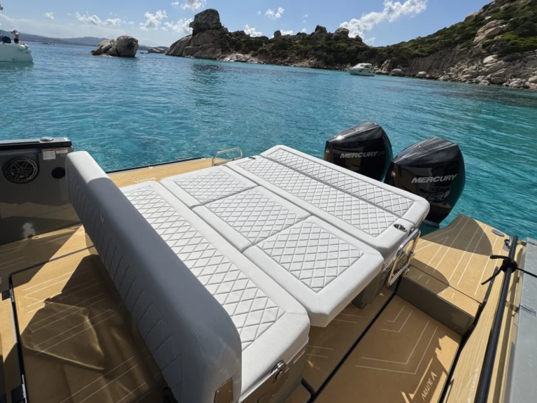 Charter a Virtue V10Top in Cannigione on Samboat