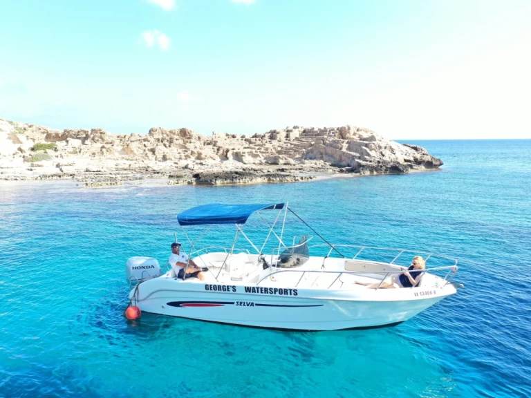 Hire Motorboat Selva with a boat licence