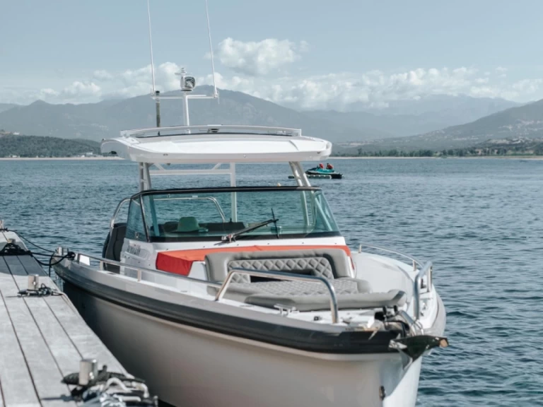 Charter a Axopar Axopar 37 in Ajaccio on Samboat