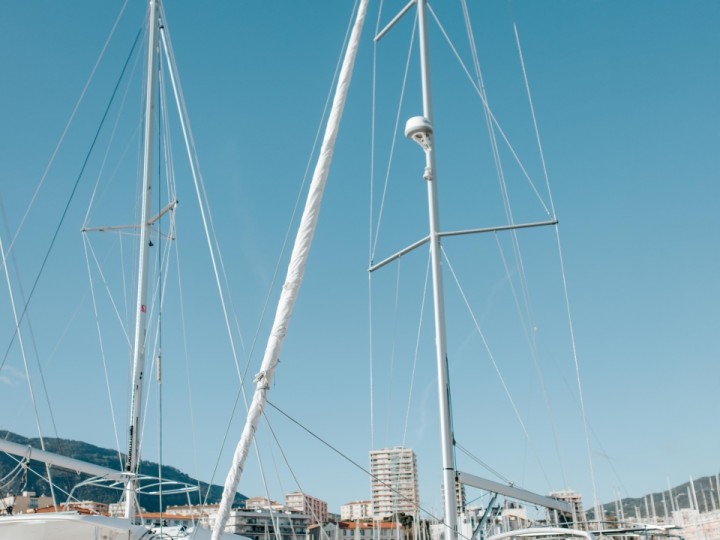 Charter a Bénéteau Oceanis 41 in Ajaccio on Samboat