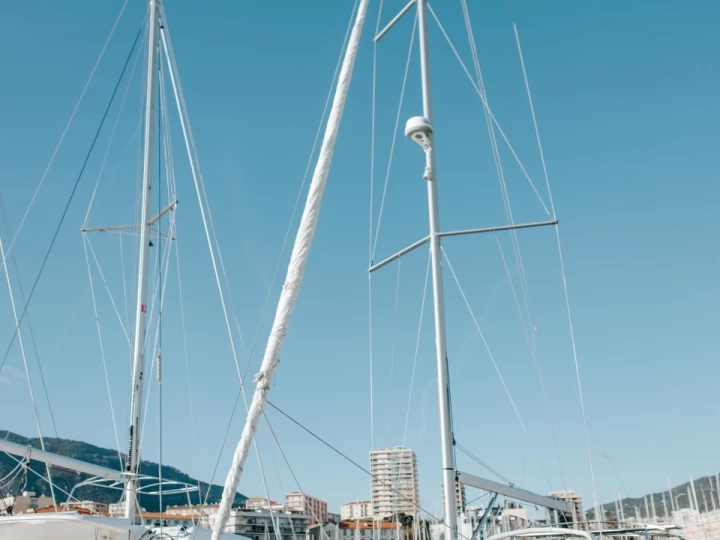 Charter a Bénéteau Oceanis 41 in Ajaccio on Samboat