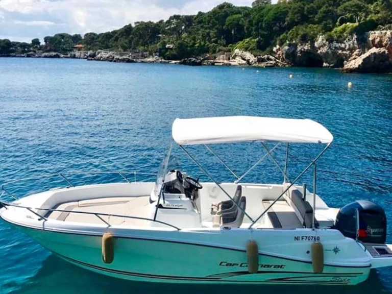 Hire Motorboat Jeanneau with a boat licence