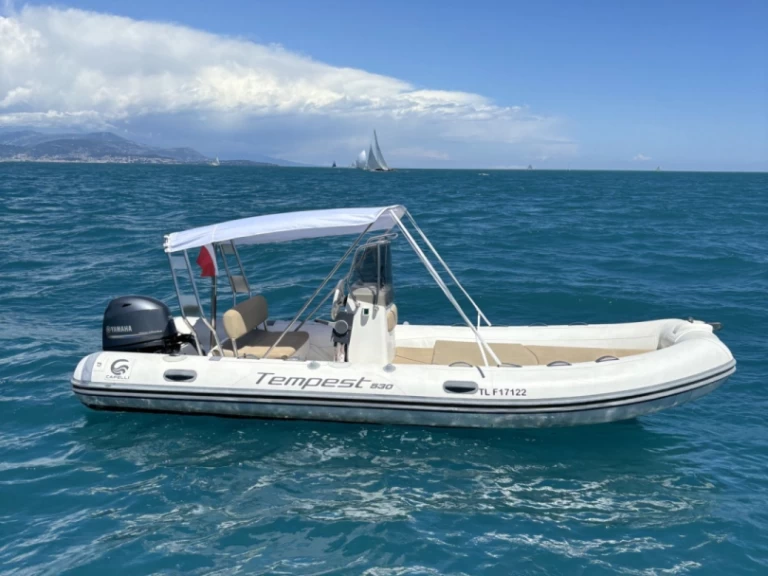 Hire RIB Capelli with a boat licence