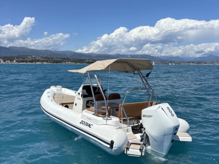 Hire RIB Zodiac with a boat licence