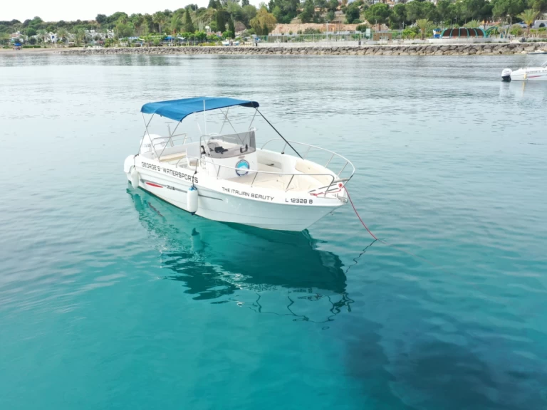 Hire Motorboat Selva with a boat licence