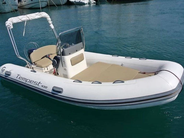 Hire RIB with or without skipper Capelli Port de Hyères (St Pierre)