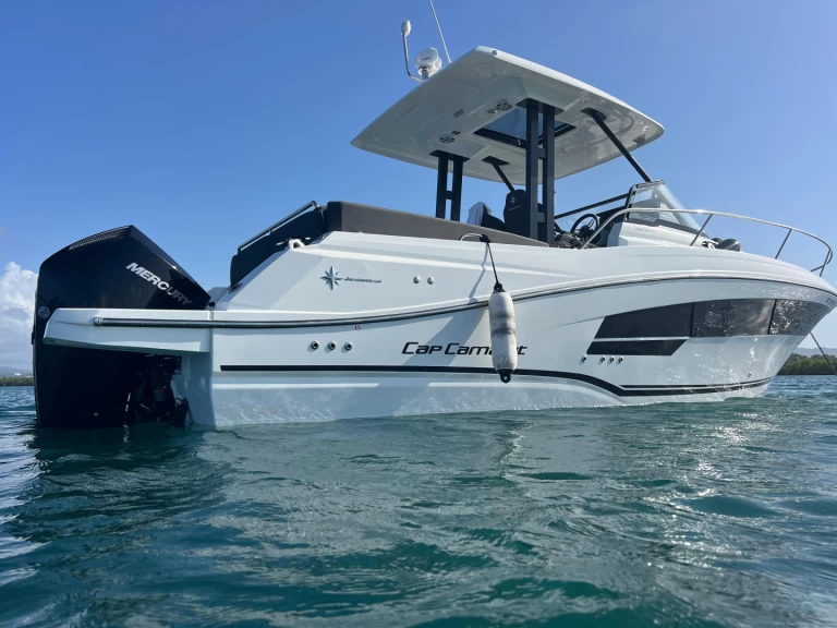 Hire a Jeanneau Cap Camarat 9.0 WA Les Trois-Îlets