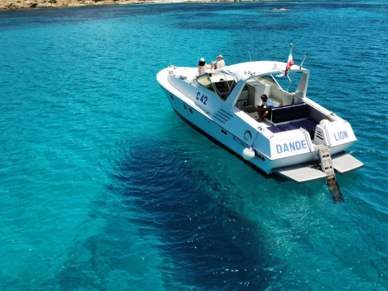 Charter a Tecnomarine C 42 in Porto Rotondo on Samboat
