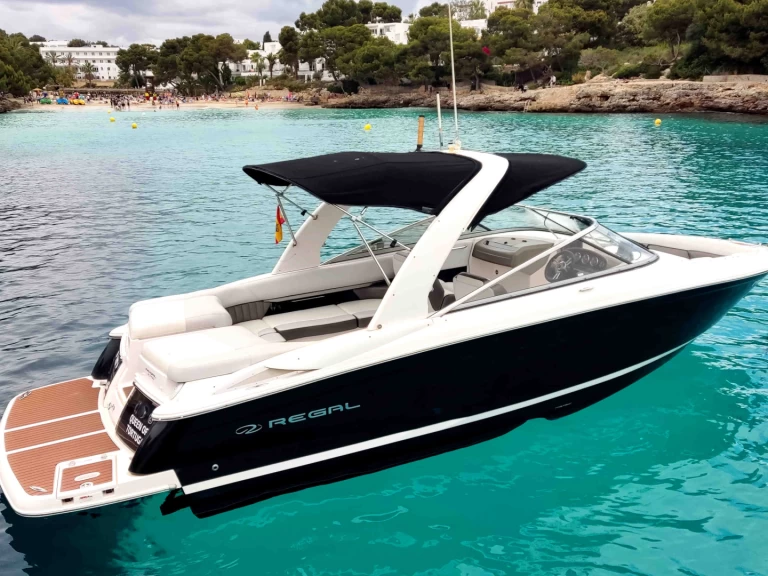 Yacht charter Cala d'Or - Régal 2700 on SamBoat