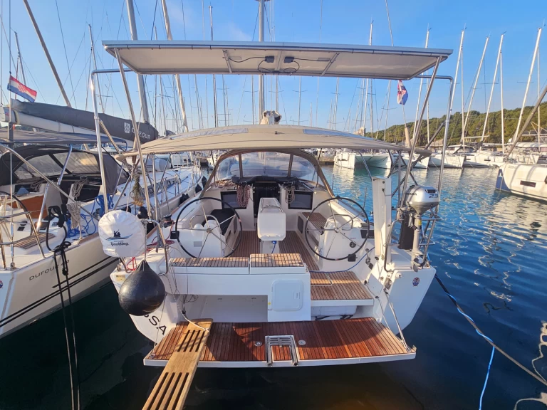 Hire Sailboat Dufour with a boat licence