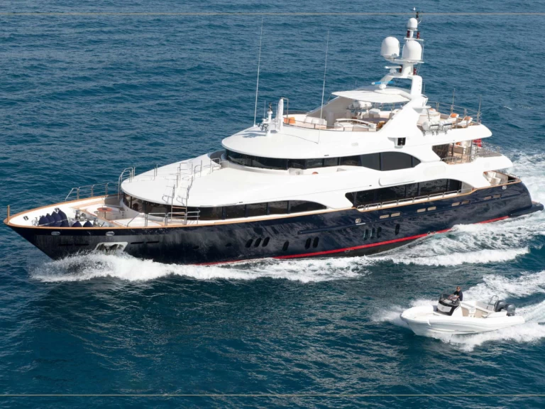 Luxury Yacht to hire Nassau at the best price