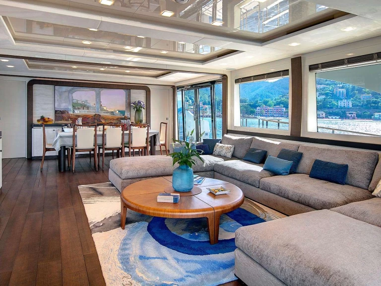 Yacht charter Saint-Raphaël - MonteCarloYachts Esmeralda of the Seas on SamBoat