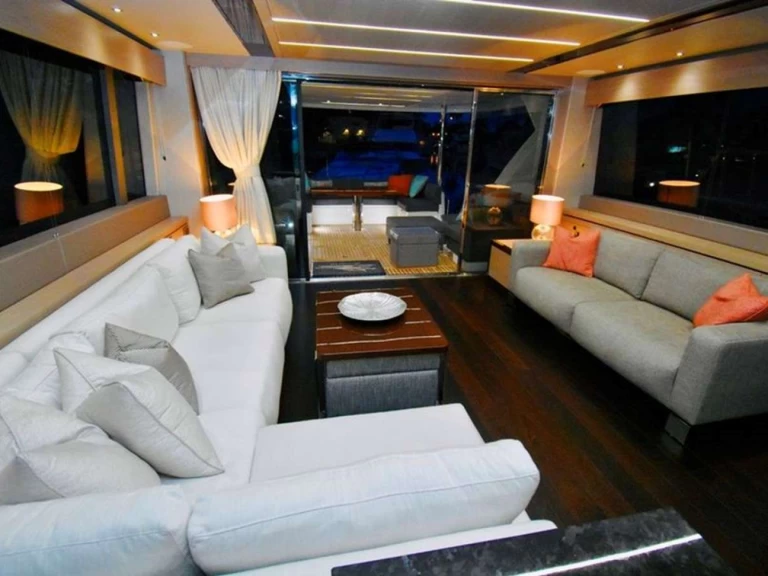 Hire Luxury Yacht with or without skipper Sunseeker Miami