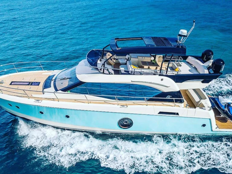 Hire a Bénéteau Singh City Miami
