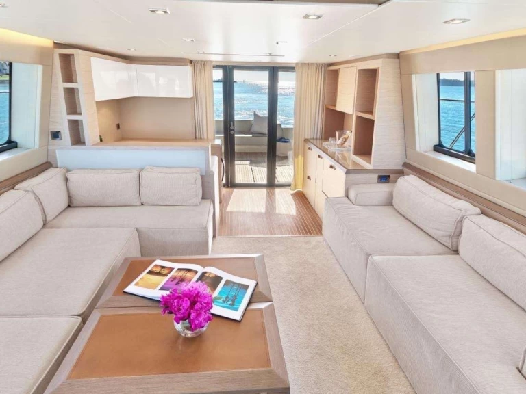Yacht hire Miami cheap Singh City