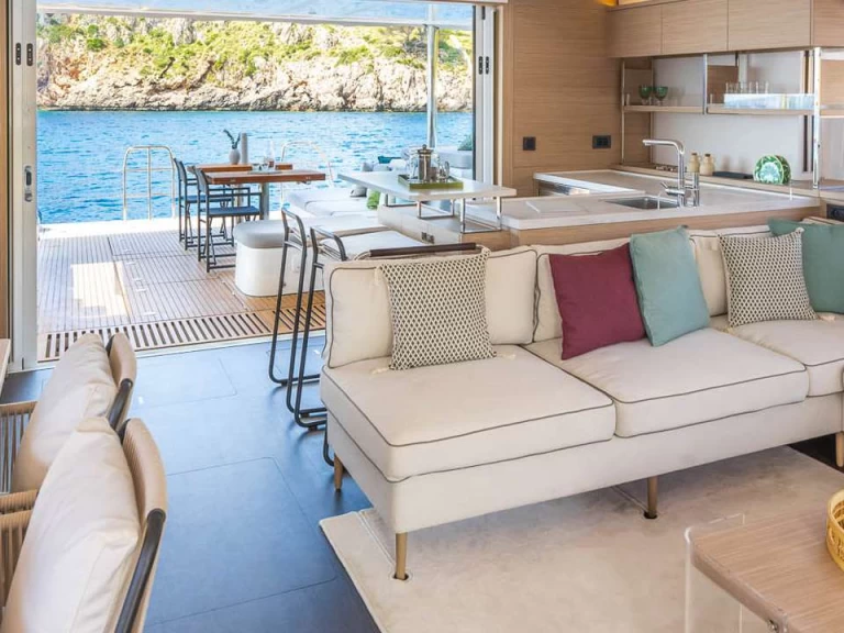 Hire Catamaran Lagoon with a boat licence