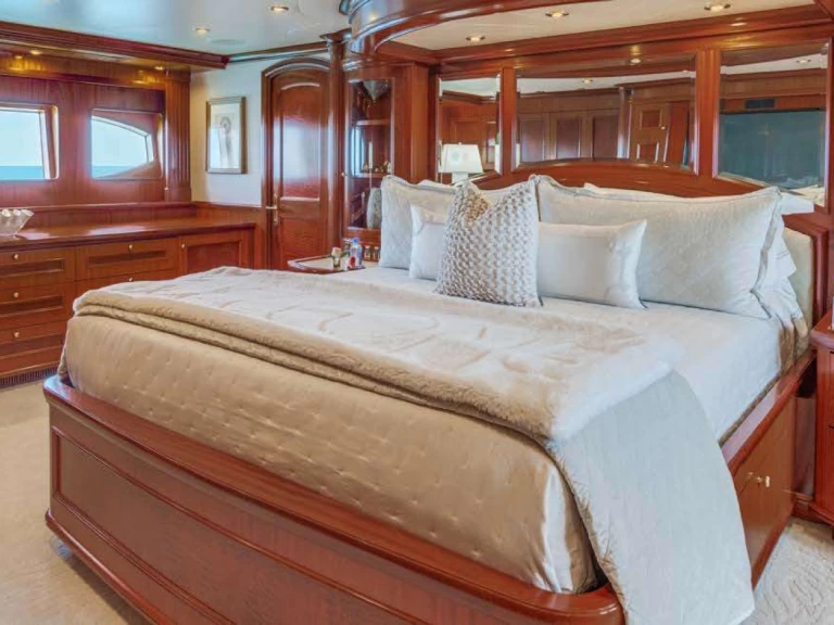 Hire Luxury Yacht with or without skipper Richmond Yachts Nassau