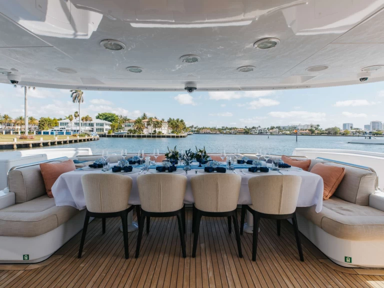 Hire Luxury Yacht with or without skipper delta Miami