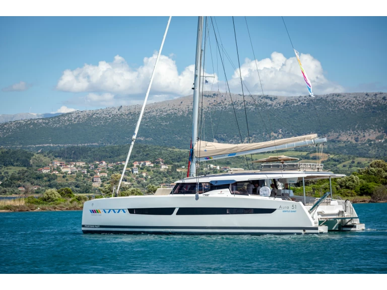 Catamaran to hire Lefkáda at the best price