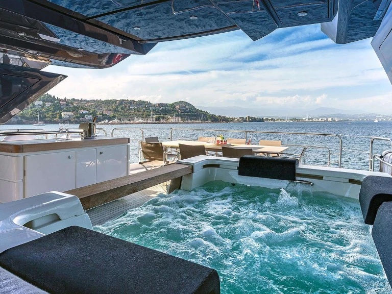 Charter a MonteCarloYachts Esmeralda of the Seas in Saint-Raphaël on Samboat