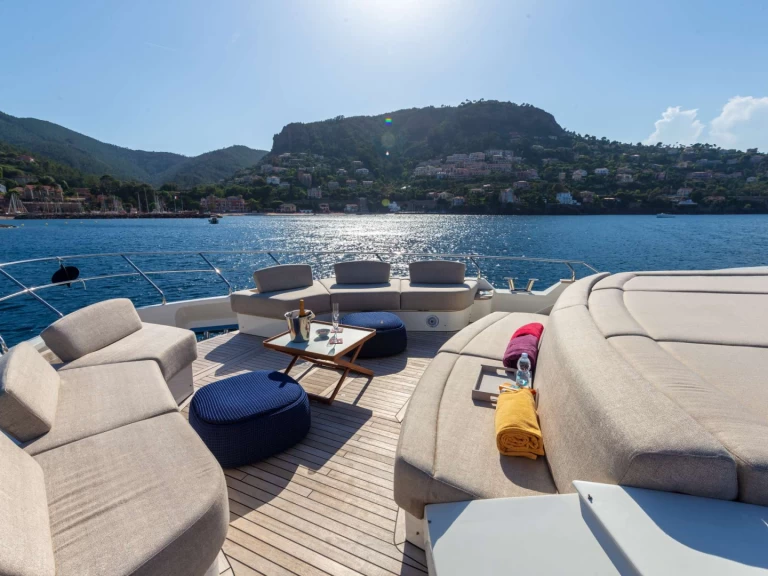 Hire Luxury Yacht with or without skipper MonteCarloYachts Saint-Raphaël