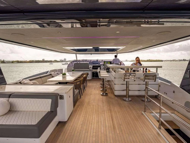Luxury Yacht hire in Miami - Selene Olympus