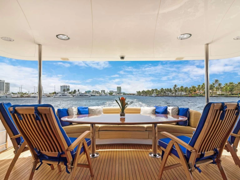 Luxury Yacht to hire State of Florida at the best price