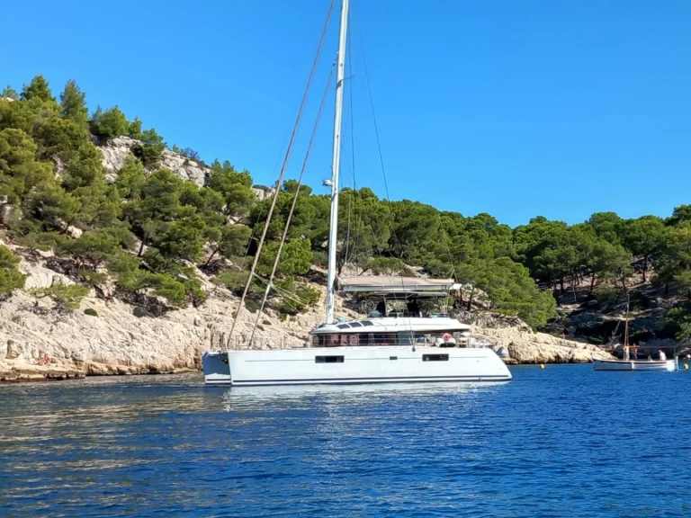 Yacht hire Olbia cheap Lagoon 560