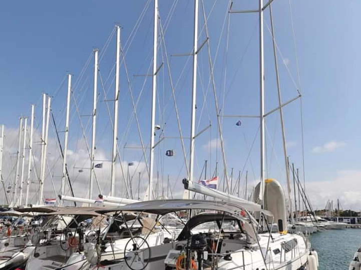 Hire Sailboat with or without skipper Bavaria Jezera