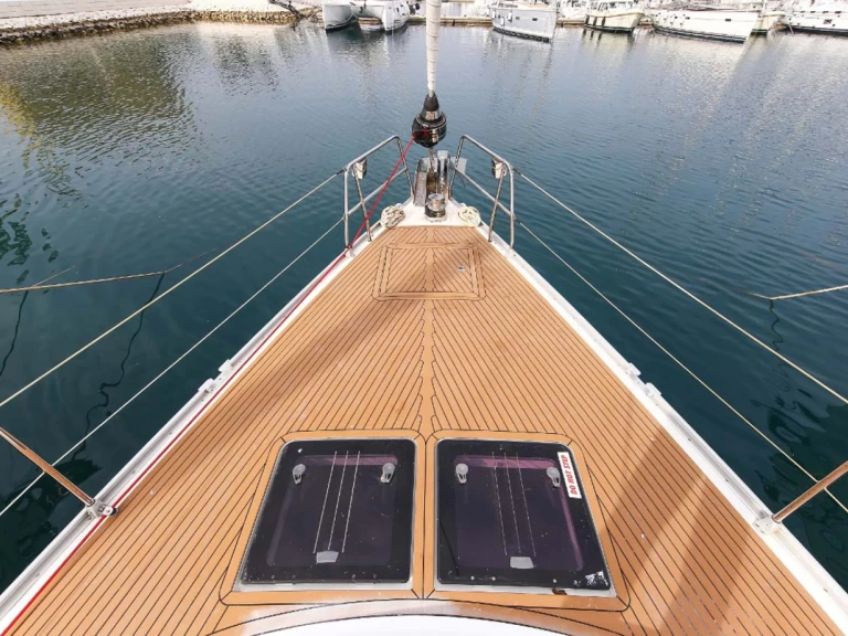 Sailboat to hire Jezera at the best price