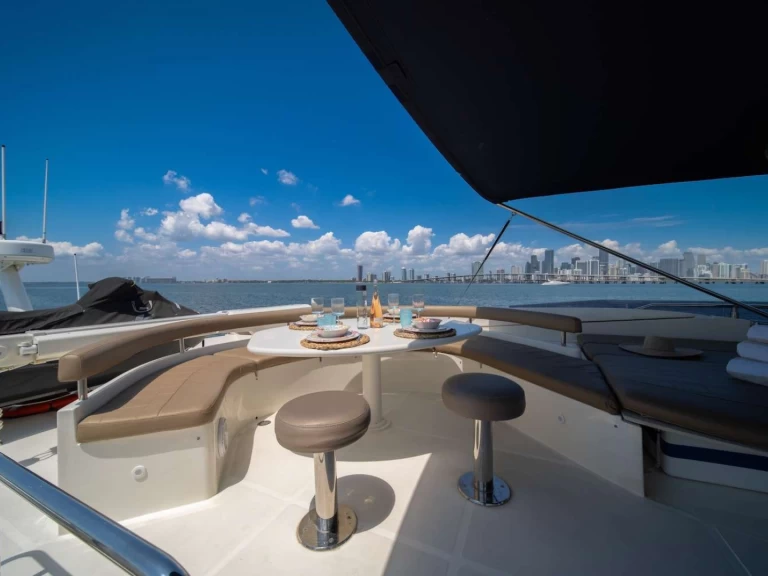 Luxury Yacht to hire Miami at the best price