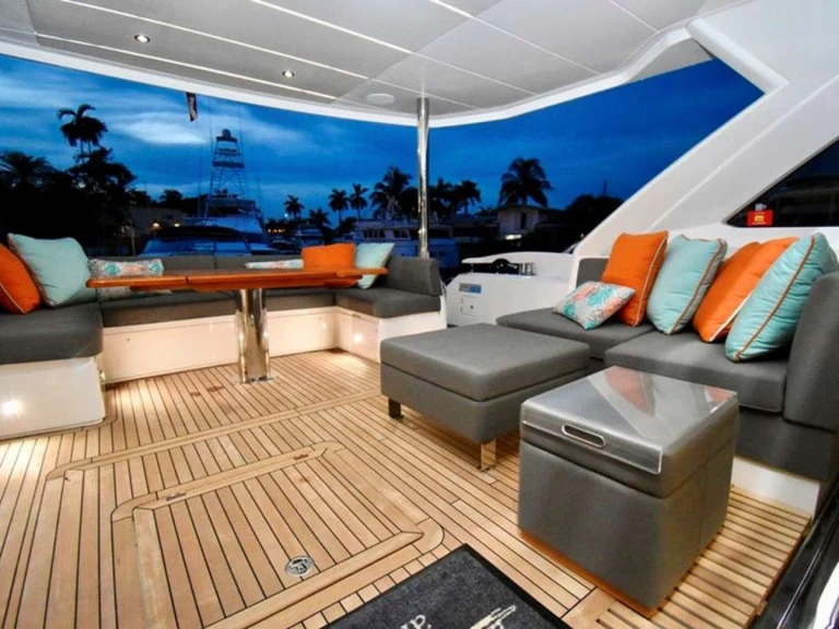 Luxury Yacht to hire Miami at the best price