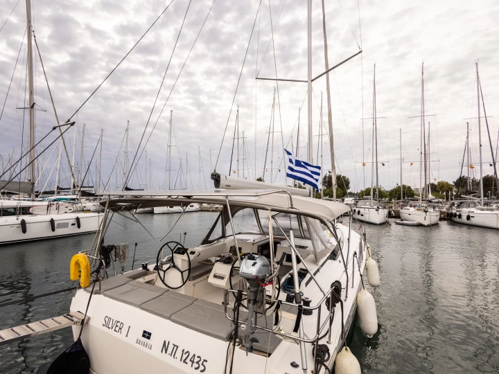 Charter a Bavaria Bavaria C45 in Pálairos on Samboat