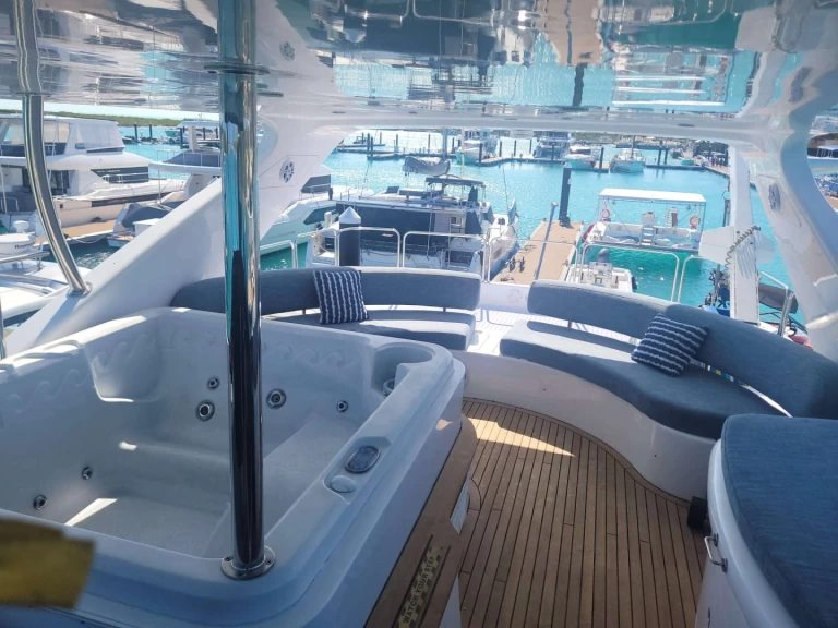 Yacht hire Turks and Caicos Islands cheap Saphire Blue