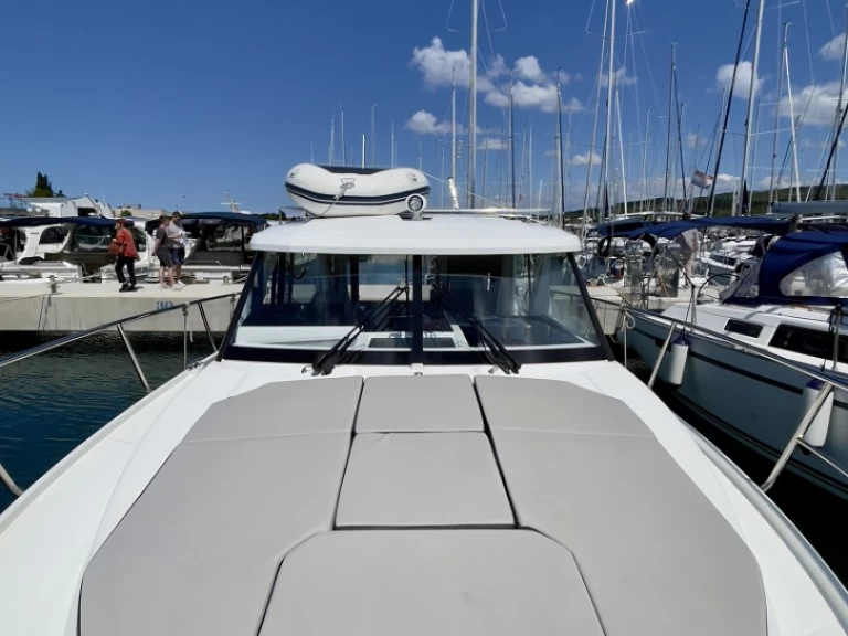 Charter a Jeanneau Merry Fisher 1095 in Sukošan on Samboat