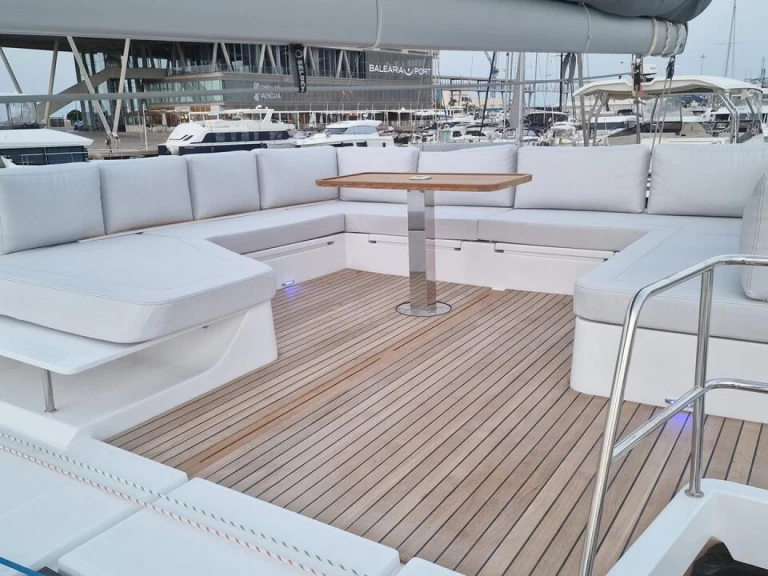 Charter a Aventura Aventura 45 in Pirovac on Samboat