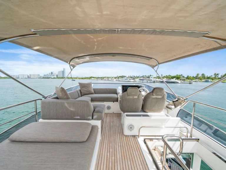 Hire Luxury Yacht with or without skipper Azimut Miami