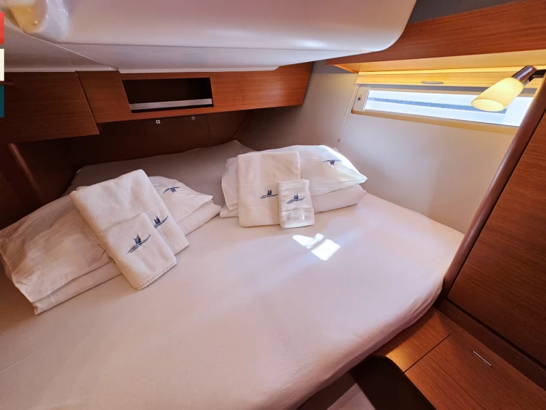 Charter a Dufour Dufour 390 Grand Large in Kaštel Gomilica on Samboat