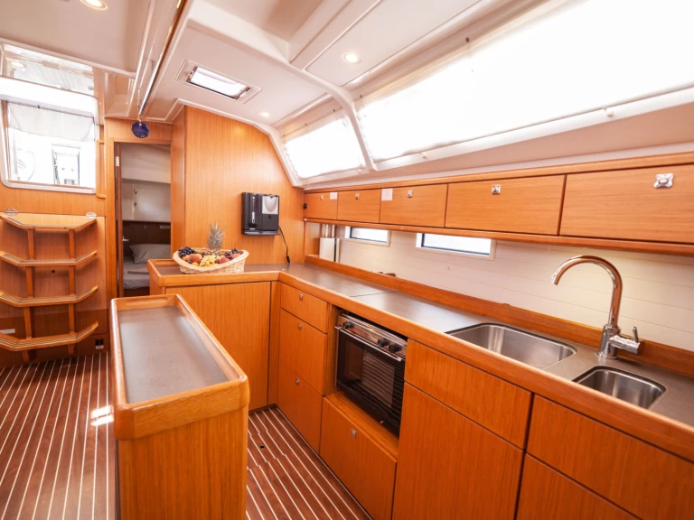 Hire Sailboat Bavaria with a boat licence