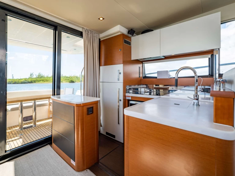 Hire a Prestige Yachts Whisky and Waves Miami