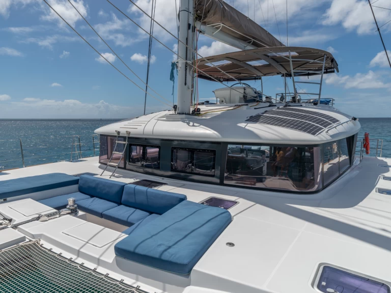 Hire Catamaran Lagoon with a boat licence