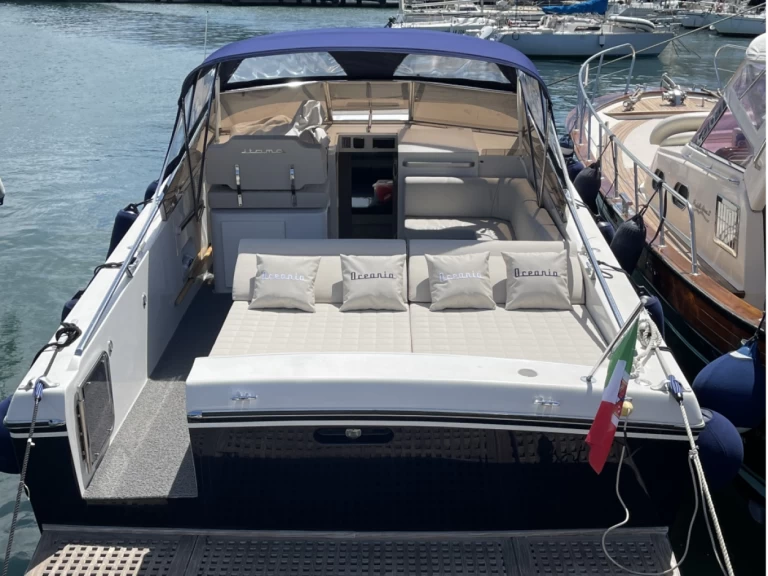 Charter a Itama Itama 38 in Ischia on Samboat