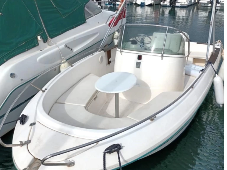 Motorboat hire in Fos-sur-Mer - Jeanneau Cap Camarat 625