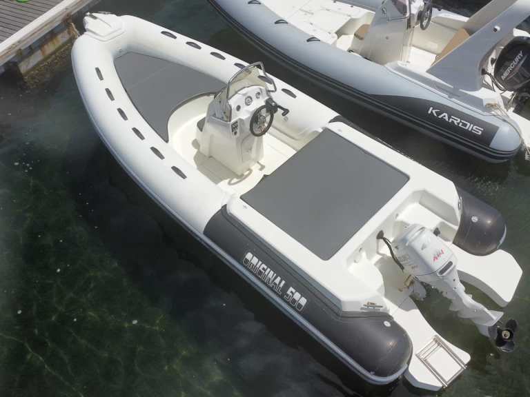 Hire Motorboat Magnus with a boat licence