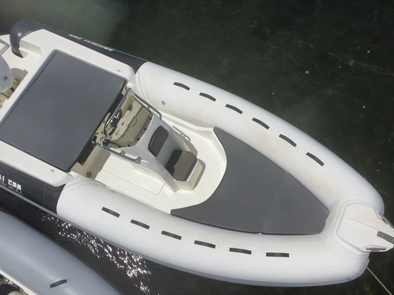 Motorboat to hire Porto Rotondo at the best price